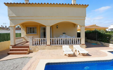 Teresa: Water, Plant, Sky, Property, Building, Azure, Swimming Pool, Shade, House, Architecture