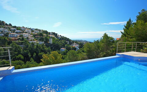 Casa Negrita: Water, Sky, Cloud, Water Resources, Plant, Property, Swimming Pool, Blue, Azure, Natural Landscape