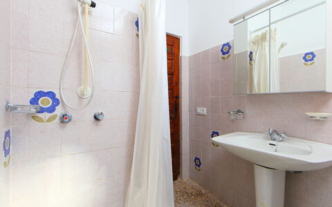 Casa Negrita: Tap, Plumbing Fixture, Mirror, Sink, Property, Shower Head, Bathroom Sink, Bathroom, Azure, Purple