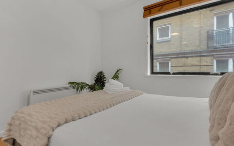 Globe View: Interior Design, Wall, Bedroom, Wood, Furniture, Linens, Bed, Floor, Room, Bedding