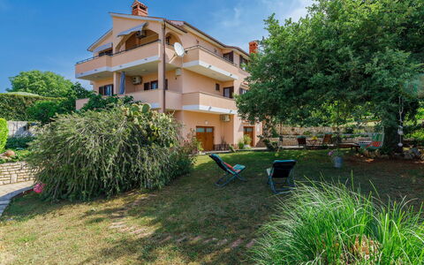Poreč 307: Plant, Sky, Building, Property, Window, Azure, Tree, Cloud, Land Lot, House