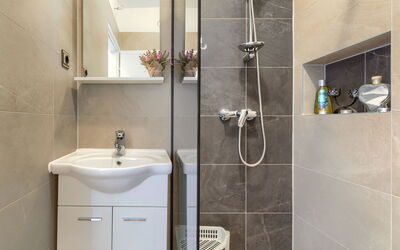 Accommodation:&nbsp;Lili 307.1