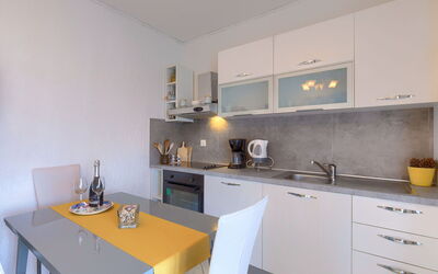 Accommodation:&nbsp;Lili 307.3