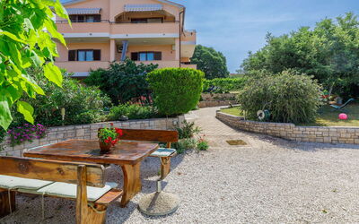 Accommodation:&nbsp;Lili 307.1