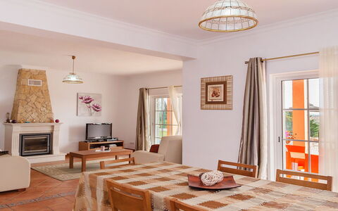 Da Horta: Picture Frame, Property, Furniture, Wood, Lighting, Interior Design, Living Room, Beige, Flooring, Decoration