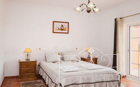 Da Horta: Furniture, Property, Window, Comfort, Wood, Textile, Building, Bed Frame, Interior Design, Drawer