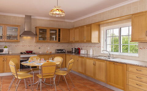 Da Horta: Furniture, Cabinetry, Property, Kitchen Sink, Countertop, Table, Chair, Wood, Window, Tap