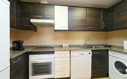 Cambrils 193: Cabinetry, Countertop, Property, Tap, Kitchen Sink, Kitchen Stove, Sink, Building, Kitchen, Kitchen Appliance