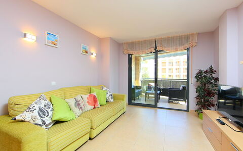 Cambrils 193: Plant, Property, Couch, Furniture, Houseplant, Comfort, Window, Wood, Living Room, Interior Design
