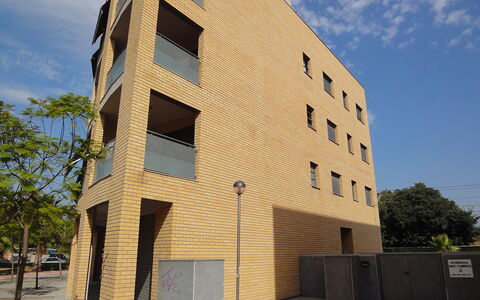 Cambrils 193: Sky, Building, Cloud, Tree, Architecture, Urban Design, Wall, Composite Material, Material Property, Condominium