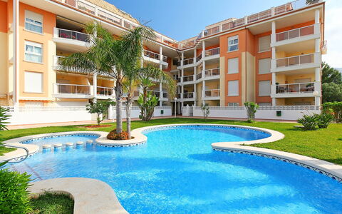 Estrella del Mar: Water, Plant, Sky, Building, Daytime, Property, Window, Azure, Nature, Grass