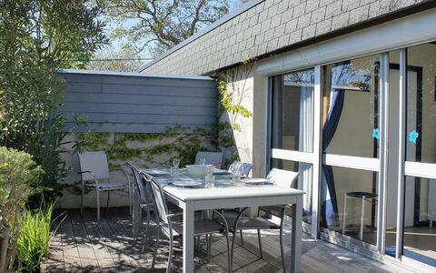 Ty Greg: Plant, Furniture, Property, Building, Table, Window, Shade, Chair, Tree, Road Surface