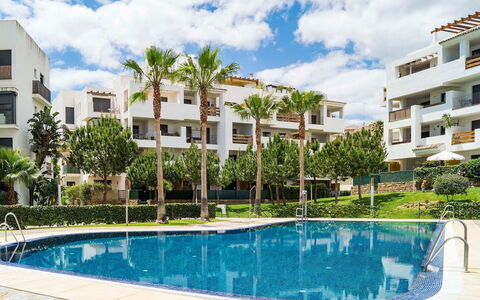 Alamar: Water, Cloud, Plant, Sky, Building, Swimming Pool, Azure, Tree, Body Of Water, Leisure