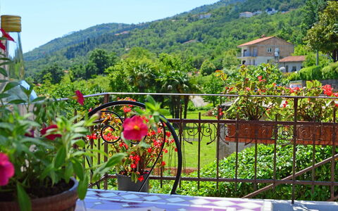 Nada: Flower, Plant, Sky, Plant Community, Building, Flowerpot, Nature, Mountain, Tree, Natural Landscape