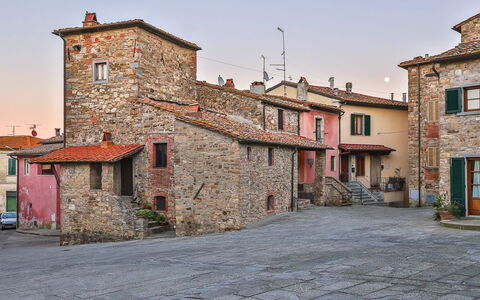Casa Di Vignolo: Town, Neighbourhood, Property, Street, Building, Sky, Human Settlement, Village, House, Road
