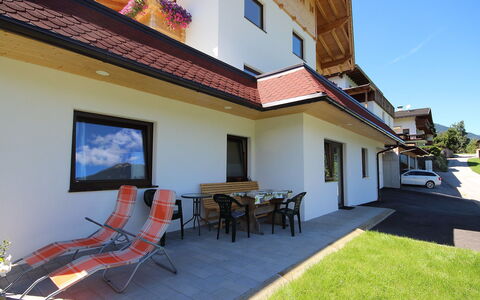 Hanna: Property, House, Building, Real Estate, Home, Residential Area, Room, Architecture, Estate, Patio