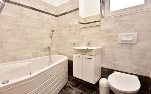 Goga: Mirror, Bathtub, Plumbing Fixture, Sink, Tap, Property, Bathroom Cabinet, White, Bathroom Sink, Bathroom