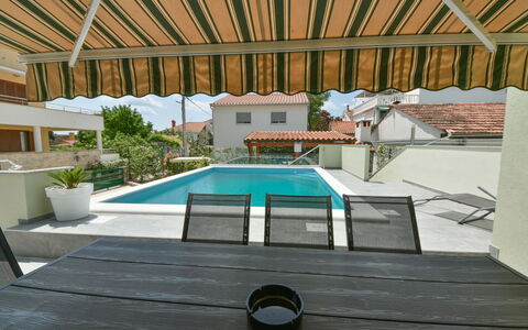 Goga: Building, Shade, Wood, Interior Design, Outdoor Furniture, Leisure, Swimming Pool, Chair, Real Estate, Cottage