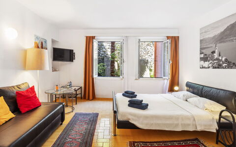 Ronco Sopra Ascona 75: Furniture, Property, Building, Comfort, Wood, Textile, Bed Frame, Flooring, Interior Design, Floor