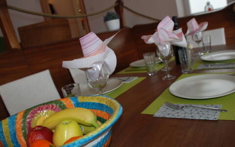 Ronco Sopra Ascona 75: Food, Tableware, Banana, Furniture, Table, Dishware, Ingredient, Plate, Drinkware