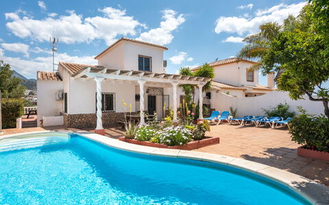 Romeral: Water, Sky, Property, Swimming Pool, Plant, Azure, Tree, Grass, Leisure, Composite Material