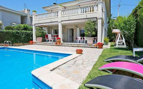 Annamaria: Water, Sky, Property, Plant, Building, Swimming Pool, Shade, Architecture, Tree, Grass