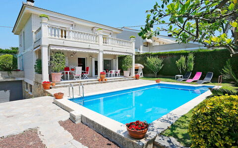 Annamaria: Water, Sky, Property, Plant, Building, Swimming Pool, Azure, Tree, Chair, Body Of Water