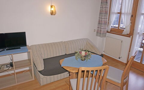 Quadratsch: Table, Furniture, Property, Couch, Wood, Interior Design, Lighting, Chair, Living Room, Floor