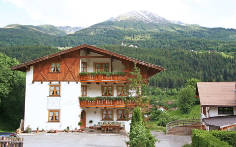Quadratsch: Sky, Plant, Cloud, Building, Mountain, Window, Tree, House, Natural Landscape, Leisure
