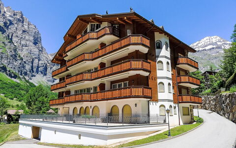 Leukerbad 480: Sky, Building, Plant, Property, Tree, Mountain, Urban Design, Facade, Condominium, City