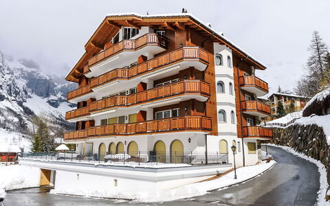 Leukerbad 480: Sky, Building, Plant, Property, Tree, Mountain, Urban Design, Facade, Condominium, City