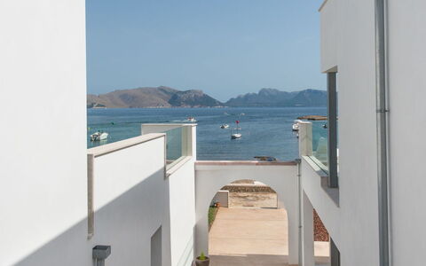 Can Verd: Property, Architecture, House, Building, Apartment, Room, Real Estate, Balcony, Sea, Home