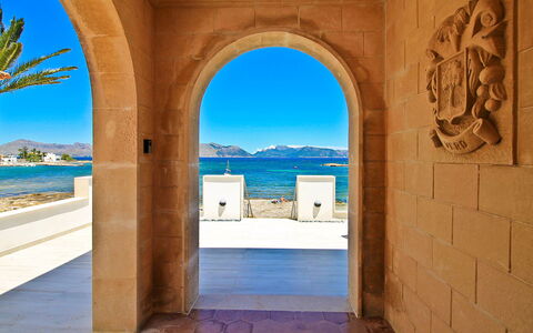 Can Verd: Blue, Property, Arch, Azure, Room, Architecture, Wall, Building, Sky, Real Estate