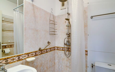 Les Quais de L'Amirauté: Property, Plumbing Fixture, Mirror, Bathroom, Tap, Wood, Interior Design, Floor, Wall, Flooring