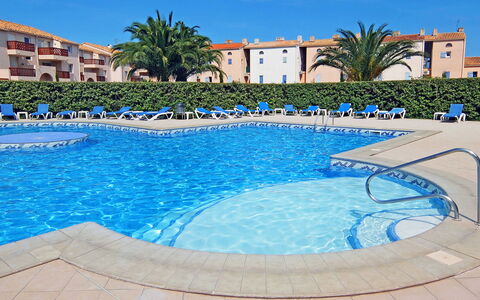 Les Quais de L'Amirauté: Water, Sky, Property, Swimming Pool, Azure, Plant, Building, Body Of Water, Tree, Outdoor Furniture
