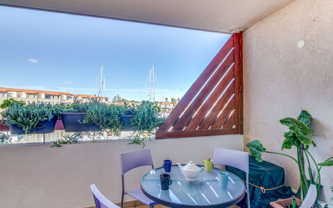 Les Quais de L'Amirauté: Table, Furniture, Property, Building, Plant, Chair, Azure, Houseplant, Sky, Flowerpot