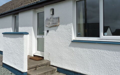 Alan'S House: Window, Building, Wood, Shade, Composite Material, Material Property, Facade, Siding, Cottage