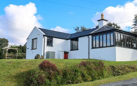 Fiskavaig: Cloud, Plant, Sky, Building, Property, Window, Land Lot, House, Tree, Grass