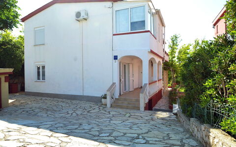 Tino: Building, Sky, Window, Plant, Azure, Door, House, Road Surface, Cottage