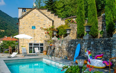 1000 e 1 Notte: Water, Plant, Cloud, Property, Sky, Building, Azure, Swimming Pool, Chair, Architecture