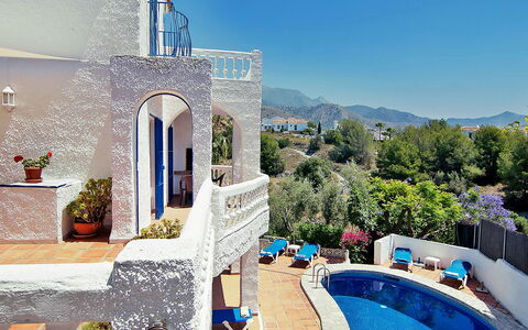 Villa Pueblo Jara: Sky, Plant, Blue, Azure, Swimming Pool, Urban Design, Building, Tree, Wall, Leisure