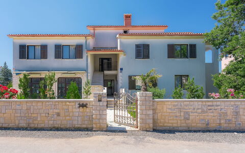 Medulin 111: Plant, Sky, Property, Window, Building, Door, Tree, House, Residential Area