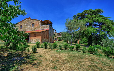 Casa Olivia: Property, Vegetation, Blue, House, Real Estate, Natural Landscape, Home, Estate, Sky, Tree