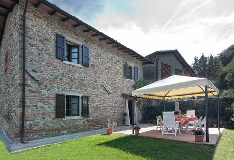 Il Palazzetto: Property, House, Home, Building, Cottage, Real Estate, Roof, Farmhouse, Facade, Siding