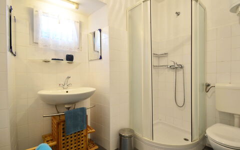 Lovran 302: Mirror, Plumbing Fixture, Property, Tap, Sink, Bathroom, Purple, Building, Black