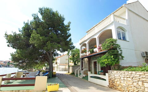 Ana: Plant, Sky, Cloud, Building, Window, Urban Design, Tree, Neighbourhood, Road Surface, House