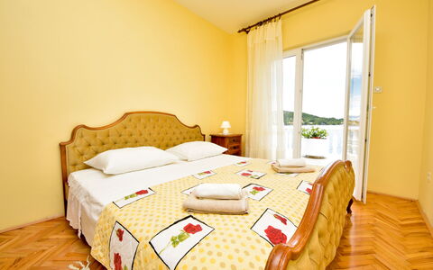 Ana: Furniture, Property, Building, Window, Comfort, Bed, Textile, Wood, Interior Design