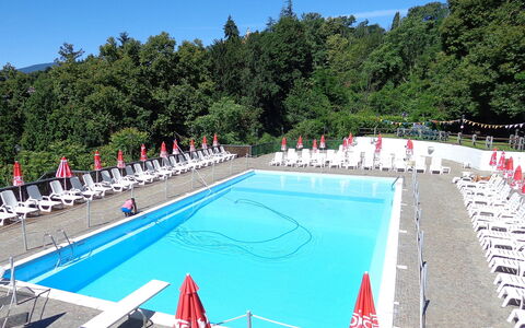 Ghiffa 200: Water, Sky, Swimming Pool, Tree, Chair, Leisure, Recreation, Grass, Fun, Plant