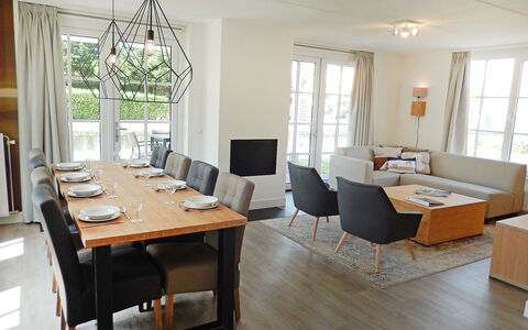 Alk 6: Table, Furniture, Property, Window, Chair, Building, Wood, Interior Design, Shade