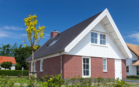 Noordwijk 710: Plant, Sky, Property, Cloud, Window, Building, House, Land Lot, Tree, Cottage